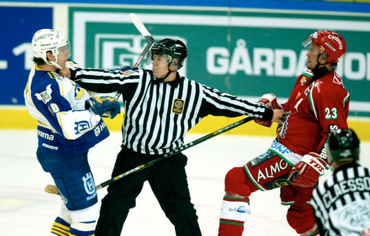 Domaren särar på Ronnie Sundin, Frölunda och Andreas