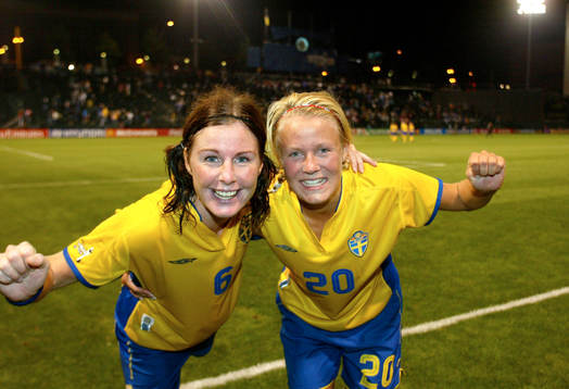 2-1 Josefine Öqvist gör Sveriges avgörande mål, jubel