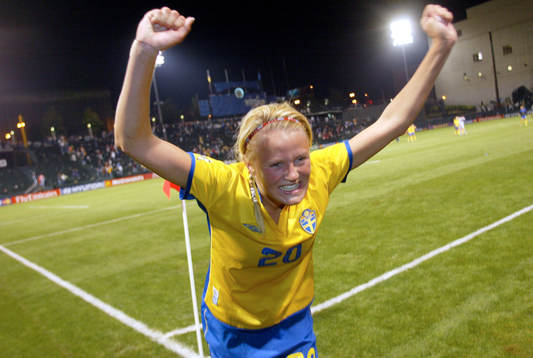 2-1 Josefine Öqvist gör Sveriges avgörande mål