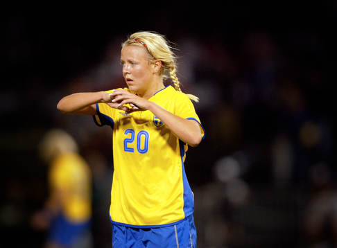 2-1 Josefine Öqvist gör Sveriges avgörande mål, omtumlad