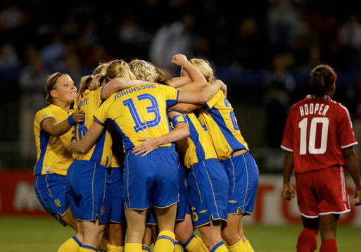 2-1 Josefine Öqvist gör Sveriges avgörande mål, Sverige