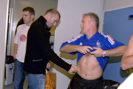 Zinedine ZIDANE skojar med Didier DESCHAMPS, Frankrike 98