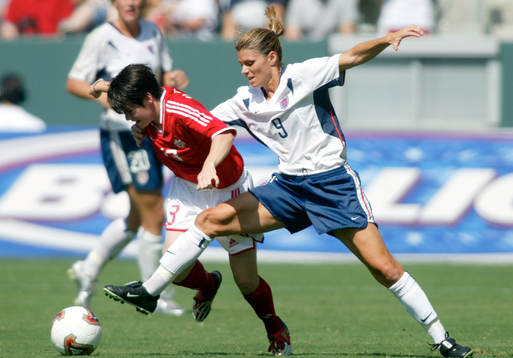 Mia Hamm, USA och Diana Matheson, Kanada