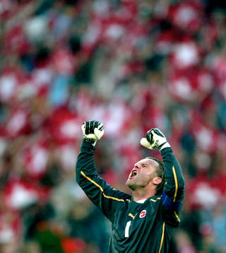 Jorg Stiel, målvakt, Schweiz. Jubel