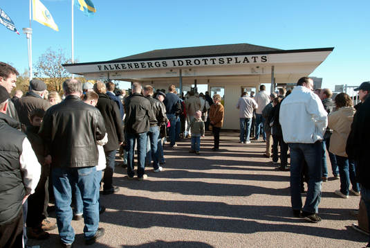 Entré, kö, Falkenbergs idrottsplats