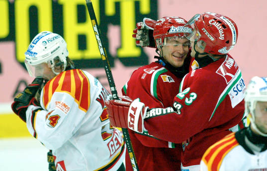Antti-Jussi Niemi grattas och Tommi Miettinen, Brynäs depp