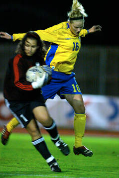 Lisa Dahlkvist, Sverige och Romina Holz, målvakt, Tyskland