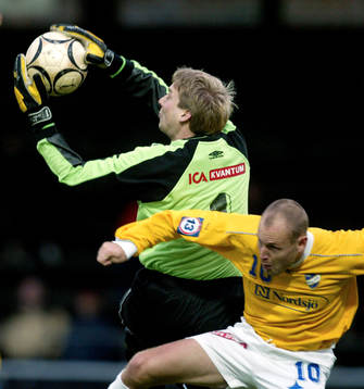 Frågan är om  Claes Lundberg, målvakt, Forward,  snuvade