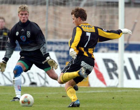 Tobias Hysén, Häcken testar Erland Hellström, målvakt,