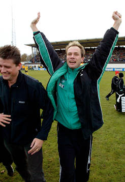 Roberto Jacobsson, tränare GAIS. Jubel