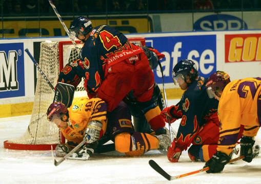 Pelle Prestberg, Färjestad trycks ner av Staffan Kronwall,