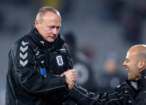 Sören Åkeby, tränare, Århus, debuterar. 3-1, Olafor