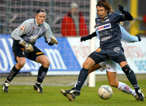 Caroline Jönsson, målvakt, MFF och Hanna Ljungberg, Umeå