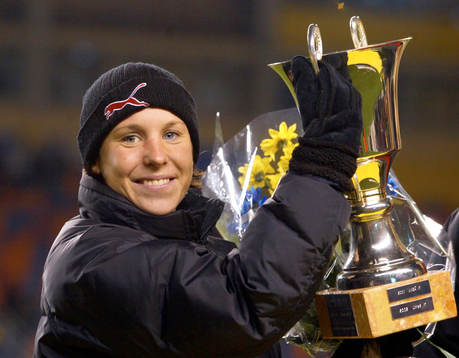Matchvinnaren Hanna Ljungberg, med Cup pokalen