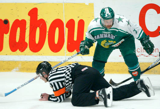 Björn Larsson, domare och Linus Stensson, Hammarby