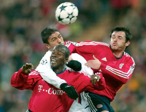 Giovane ELBER i nickduell mot Willy SAGNOL och KUFFOUR