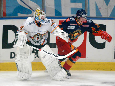 Daniel Henriksson, målvakt, Luleå och Christian Eklund,