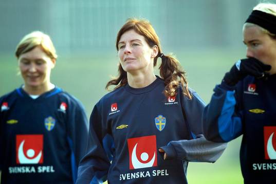 Frida Östberg, Malin Moström och Hanna Marklund, Sverige