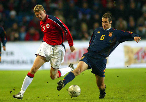 Tore Andre Flo, Norge och Ivan Helguera, Spanien
