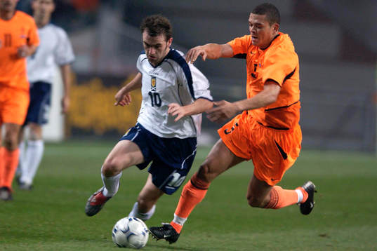 Neil McCann, Skottland och Wilfred Bouma, Holland