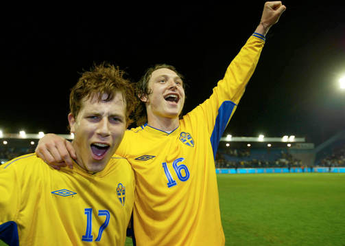 Match-hjälten Tobias Hysén och Kim Källström jublar
