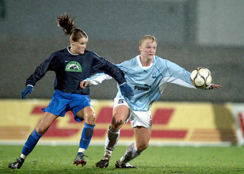 Nilla Fischer, Malmö, håller norskan bakom sig