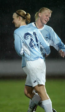 Nilla Fischer och Therese Jönsson