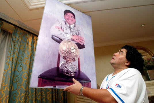 Maradona med ett självporträtt