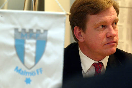 Skatteexperten Sven-Åke Bergqvist håller presskonferens