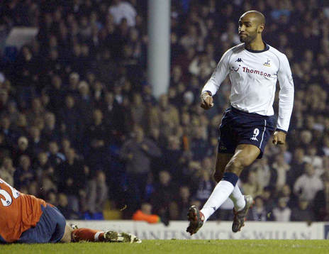 Frederic Kanoute gör det tredje målet för Tottenham