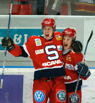 Teemu Riihijärvi och Juha Lind, Södertälje. Jubel