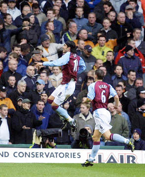 Juan Pablo Angel, Aston Villa, jubel