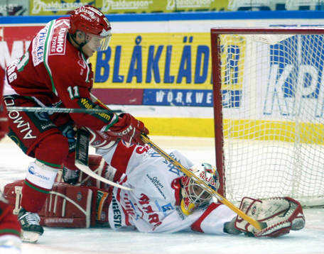 Magnus Kahnberg, Frölunda nära överlista Kimmo Kapanen,