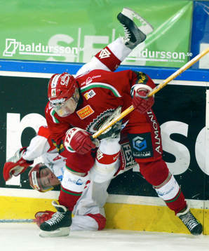 Jan-Axel Alavaara, Frölunda vänder upp och ner på Marcus