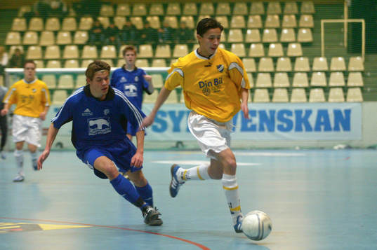 IFK stormar fram