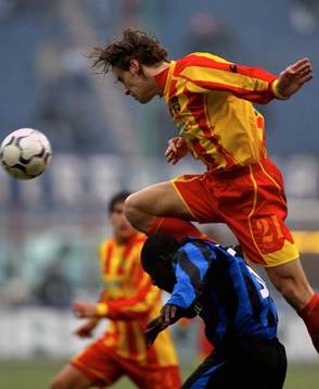 Lorenzo Stovini, Lecce vinner nickduell mot Obafemi