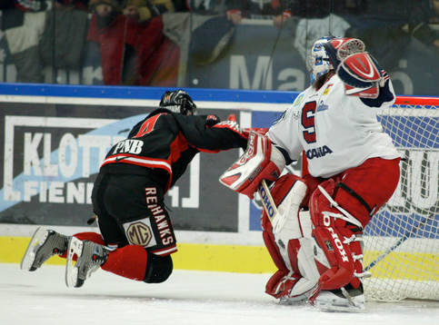 Joakim Lundberg, Malmö flyger framför Magnus Lindquist,