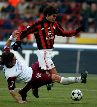 Kaku, Milan fälls och får sig en straff