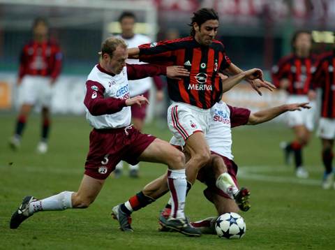 Rui Costa tas hårt av Reggianaförsvaret