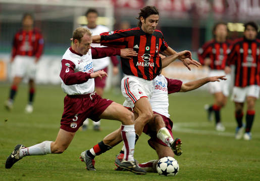 Carlo Humberto Paredes, Reggina tacklar Manuel Rui Costa,