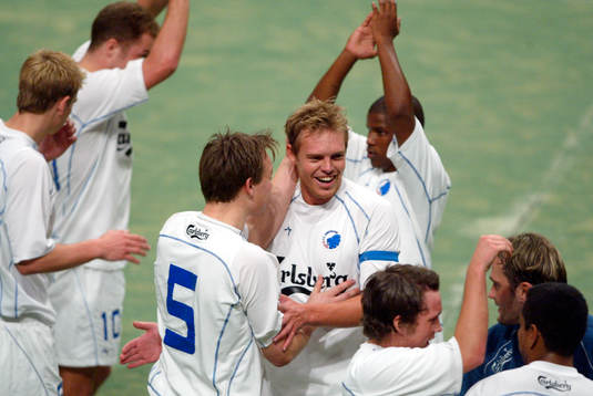 Ole Tobiasen, Köpenhamn gratuleras av glada lagkamrater
