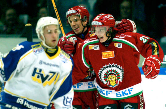 Loui Eriksson, Frölunda grattas av Joel Lundqvist,