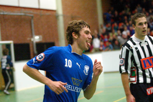 innomhusfotboll, turnering: Målskytt en glad, Patrik Redo,