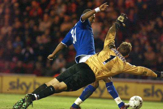 Leicesters Marcus Bent gör mål. Mark Schwartzer, MV,