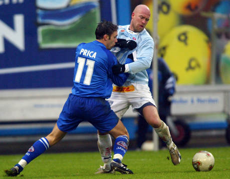 Rade Prica trycker undan Olof Persson