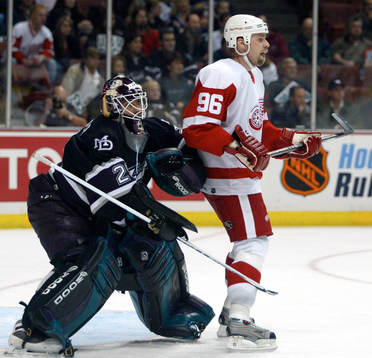Martin Gerber, målvakt, Anaheim och Tomas Holmström,