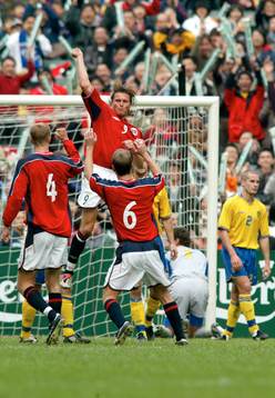 0-1 till norge , jubel av nr 9, Frode Johnsen