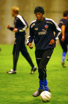 Fotboll, Thando Mngomeni ( "Kanu" ), Provtränar i
