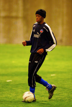 Fotboll, Thando Mngomeni ( "Kanu" ), Provtränar i