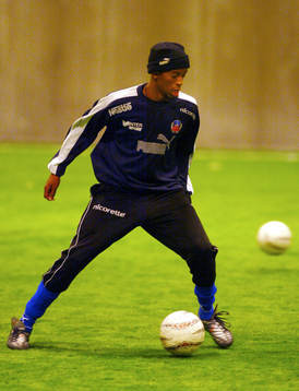 Fotboll, Thando Mngomeni ( "Kanu" ), Provtränar i